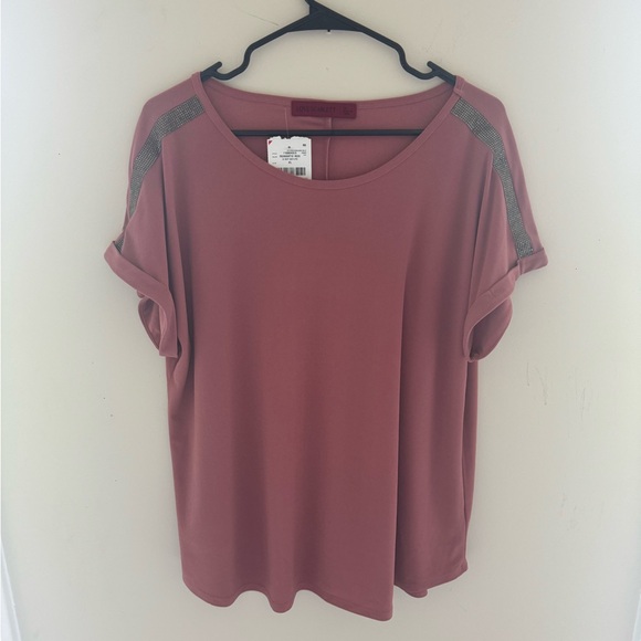 Love Scarlett T - Picture 1 of 3